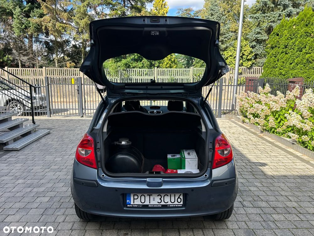 Renault Clio 1.6 Confort Privilege - 10
