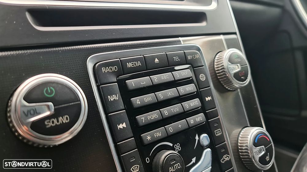 Volvo V60 2.4 D6 R-Design Sum.AWD Phev - 17