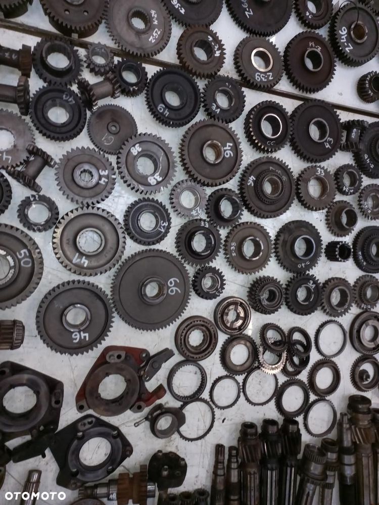 Skrzynia Biegów MASSEY FERGUSON koło zębate,wałek,przesówka ,synchronizator,pierścień synchronizatora,1,2,3,4,bieg rewers,żółw zając, a-b,3050,3060,3065,3070,3080,3090,3125,3115,3645,3625,6160,8140,wom,z47,43,66,46,39,41,51,31,21,28,27,30,34,26,40,47,38,50,33,24,25,28.56,84,52,32,49 KOSZ NAPĘDU - 16