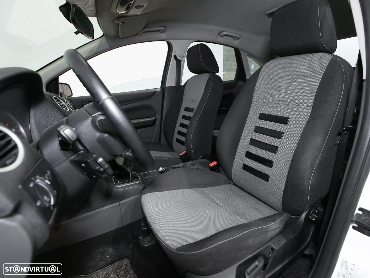 Ford Focus 1.8 TDCi Ambiente - 6