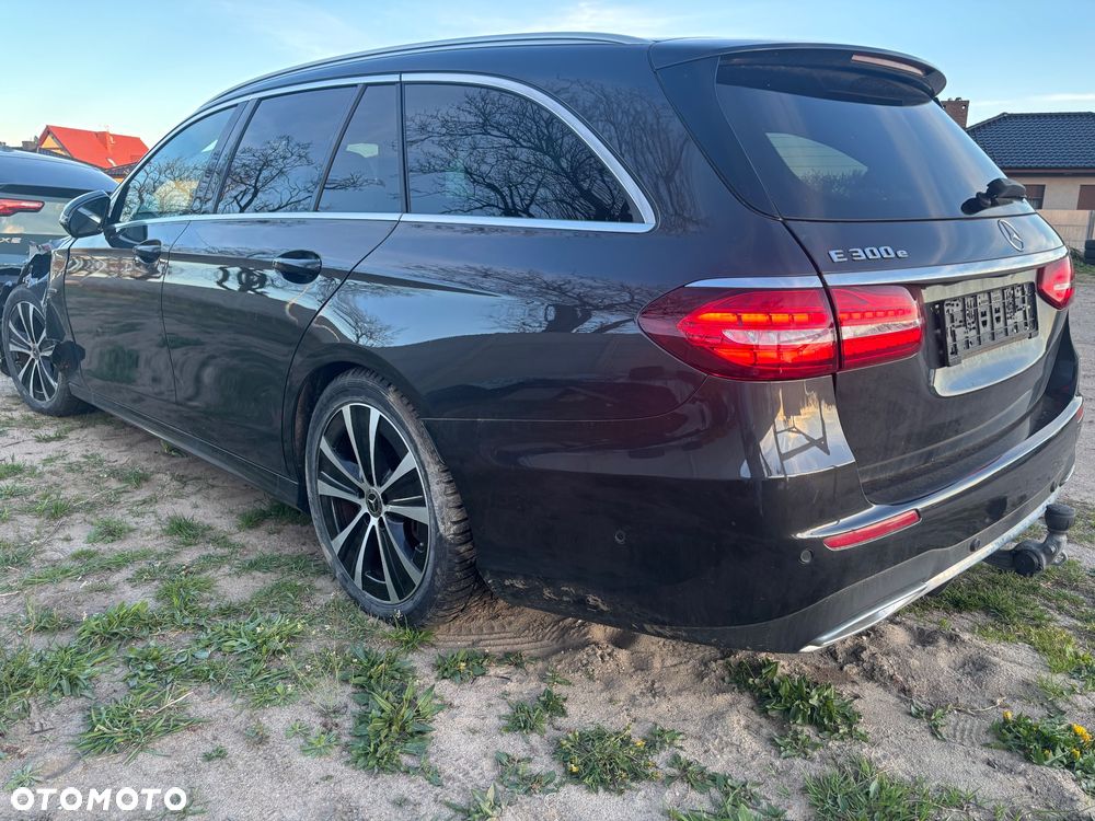 Mercedes-Benz Klasa E 300 AMG - 18