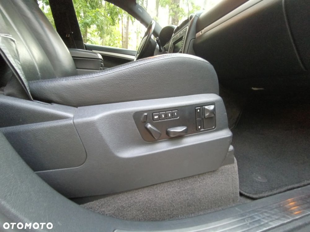 Porsche Cayenne - 26