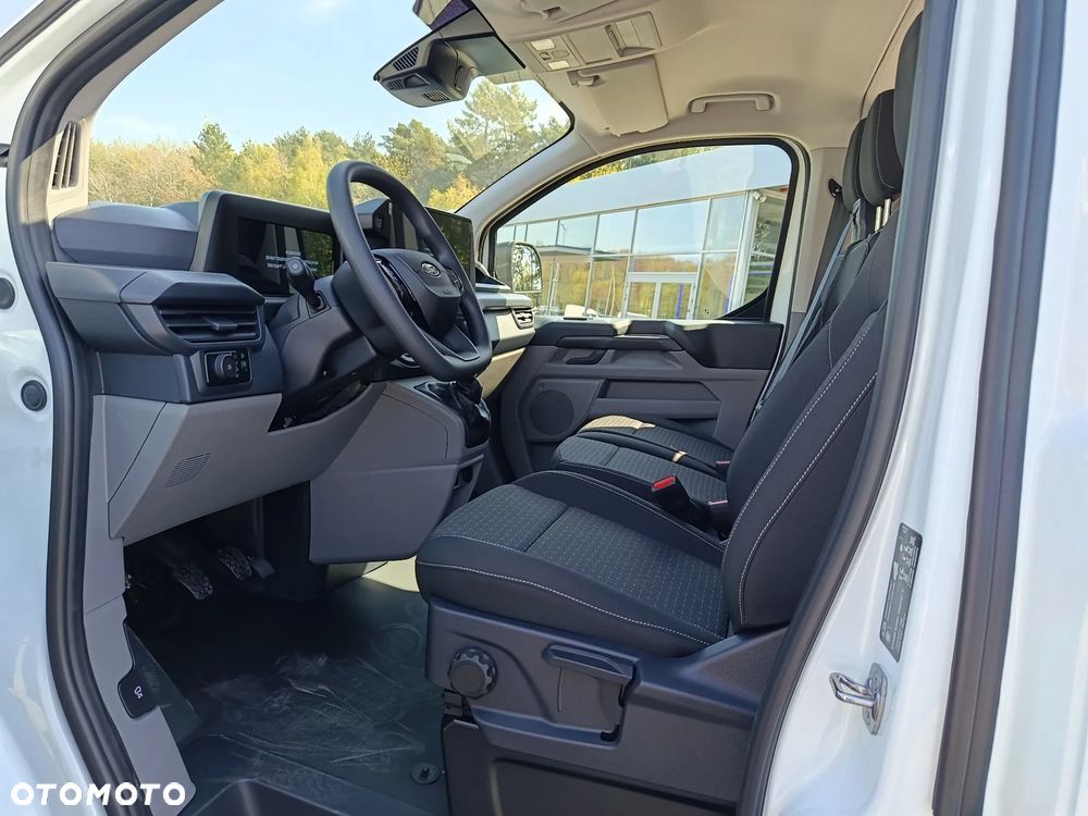 Ford Custom Brygadowy 6-cio miejscowy 320L2 - 16