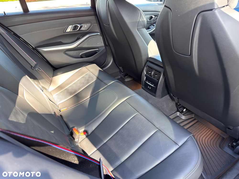 BMW M3 Competition M xDrive - 28