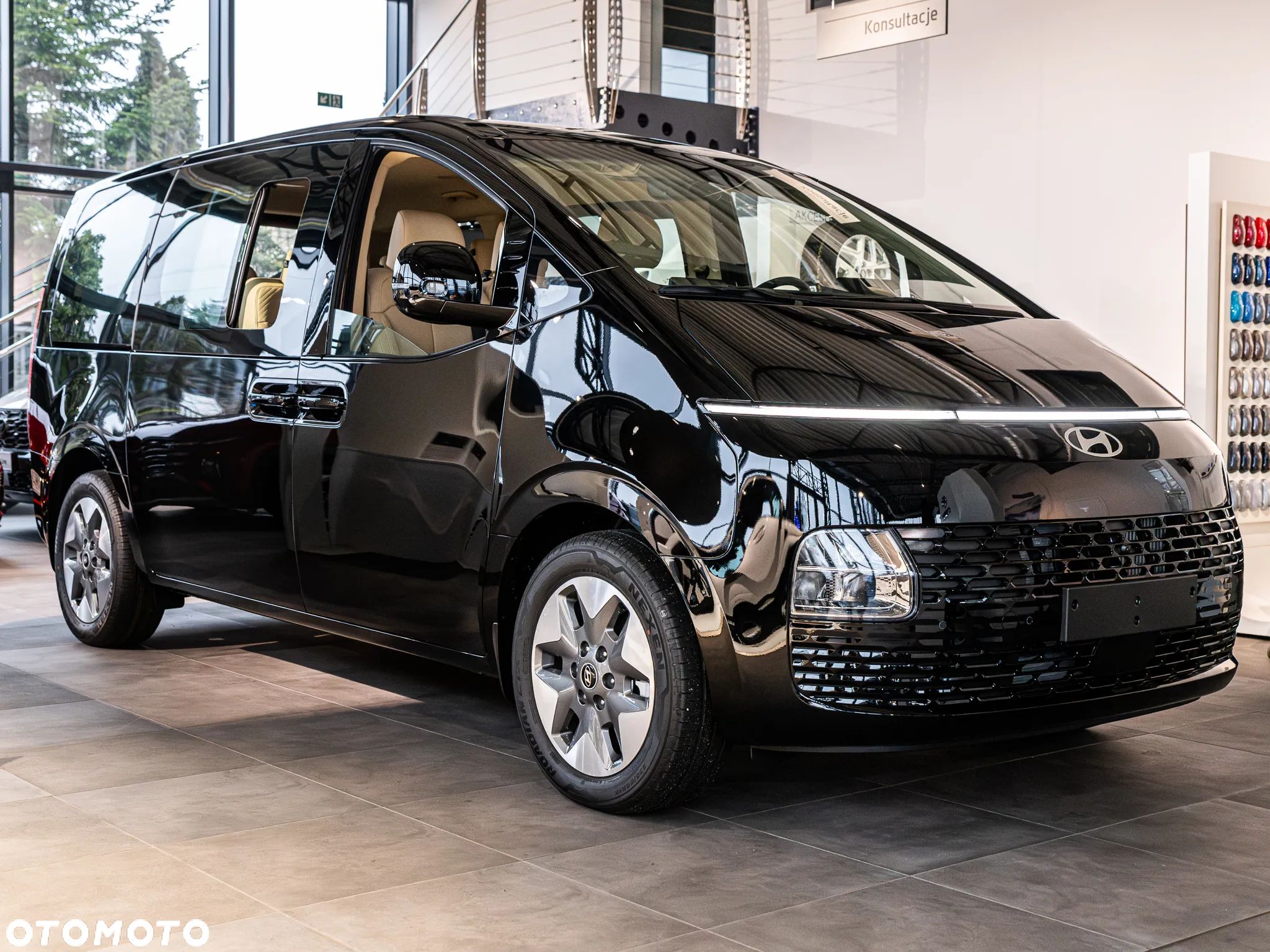 Hyundai Staria - 1