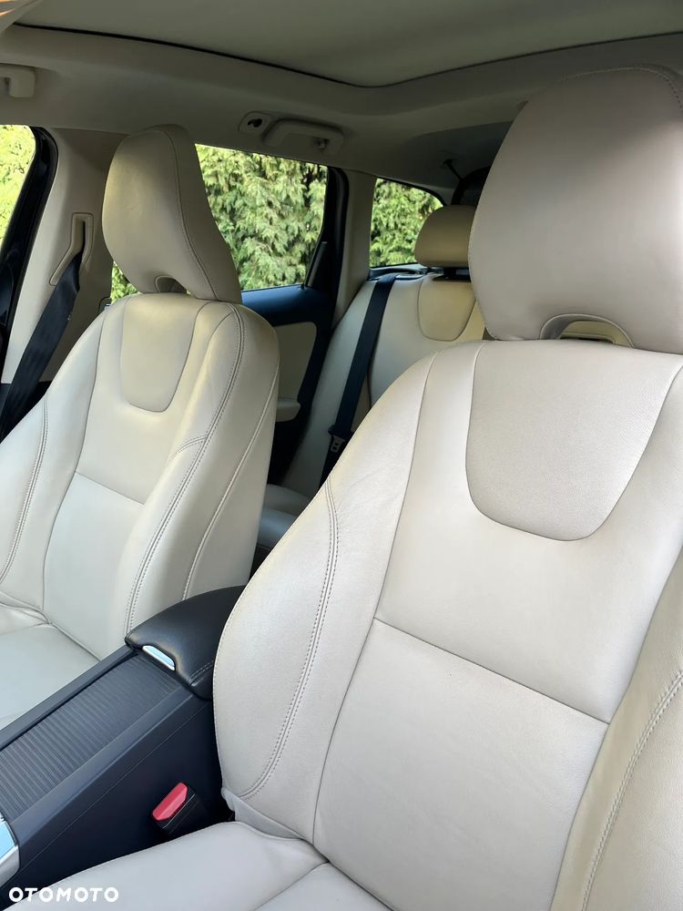 Volvo XC 60 D4 AWD Summum - 28
