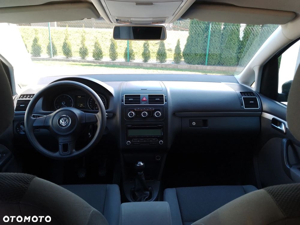 Volkswagen Touran - 11