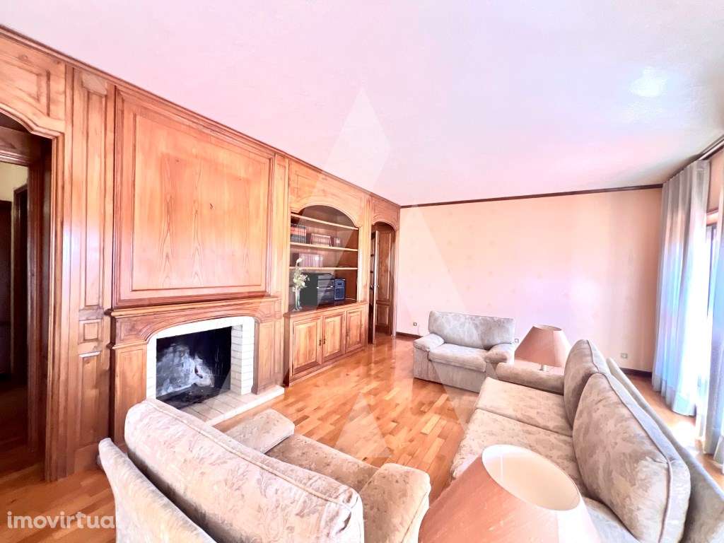 Apartamento T4 Duplex no centro de São João da Madeira - Grande imagem: 3/48