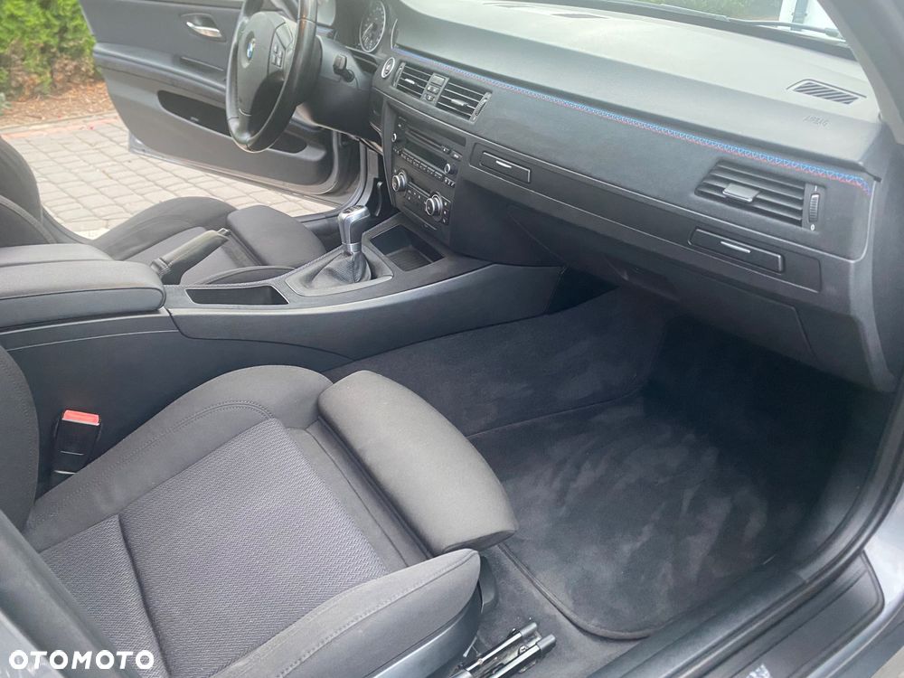 BMW Seria 3 318d Sport Line - 19