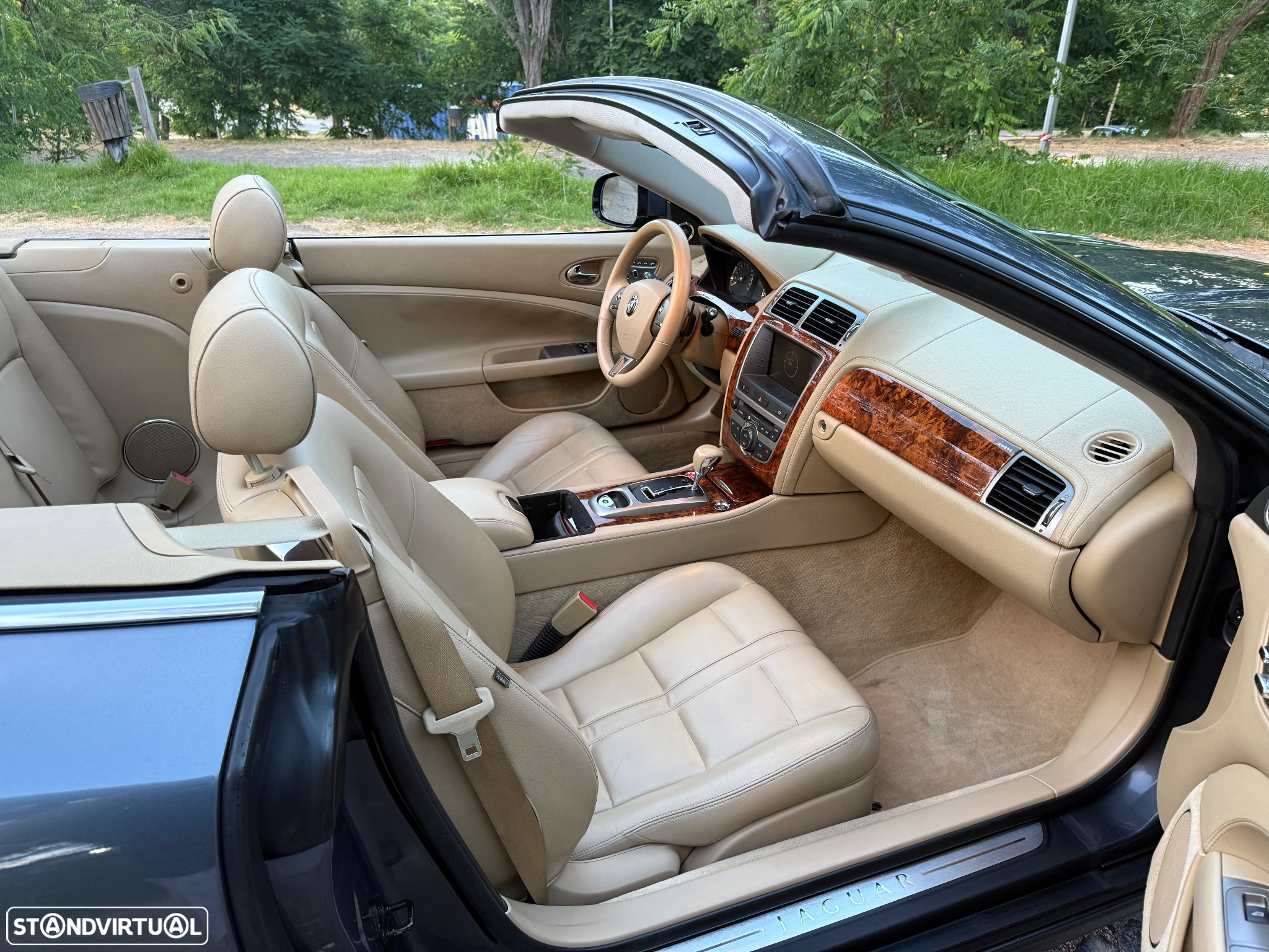 Jaguar XK 4.2 V8 Convertible - 26