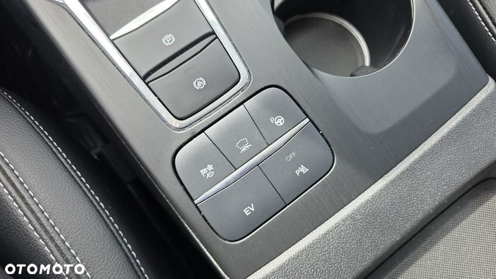 Ford Kuga - 12