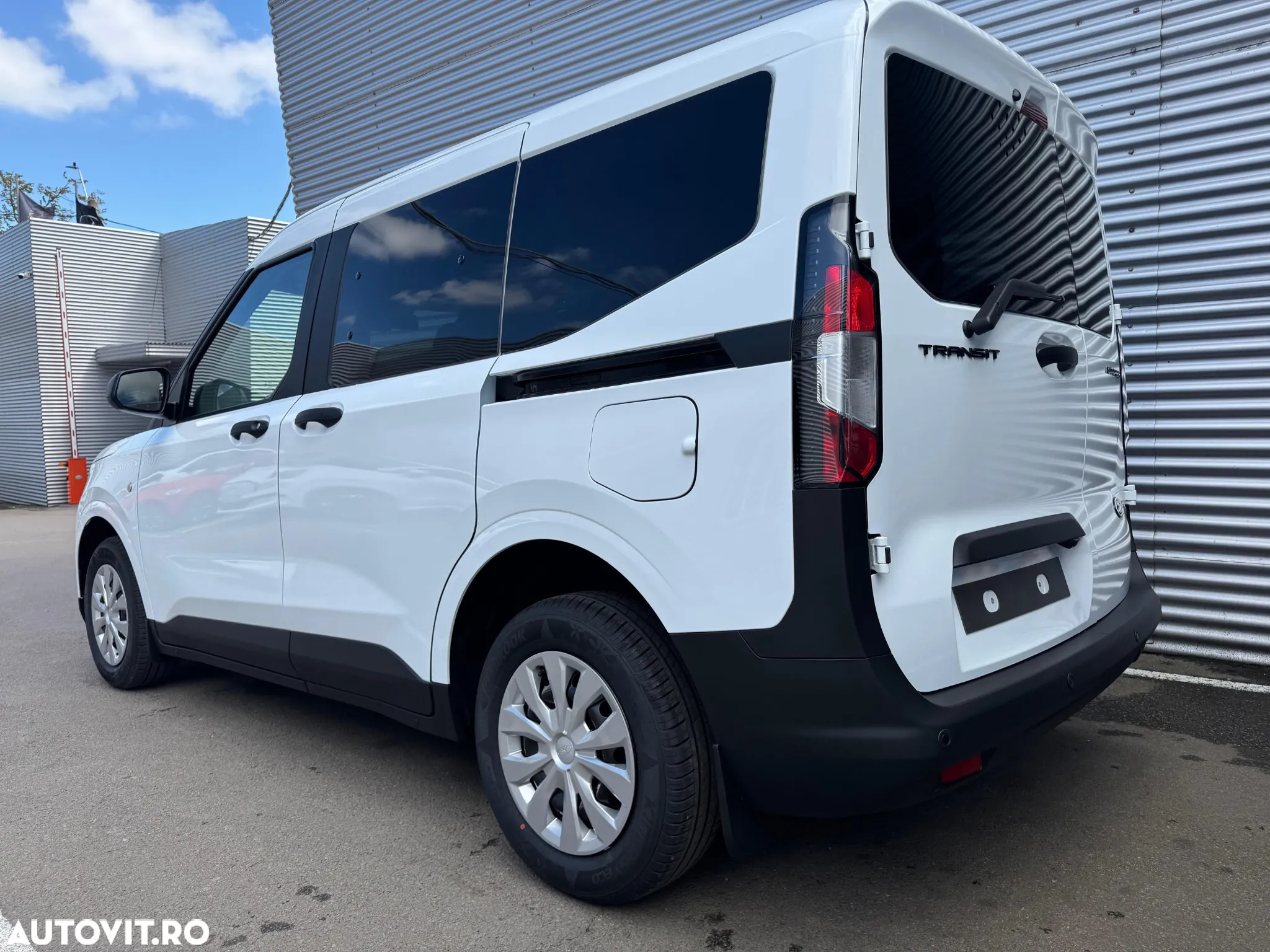 Ford Courier - 13