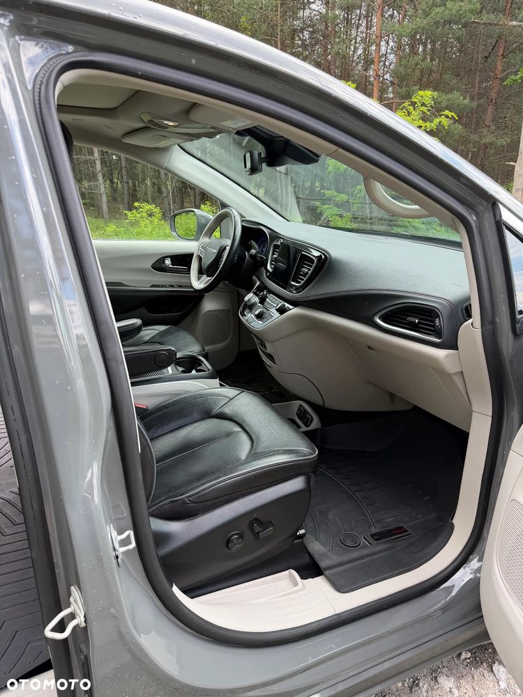 Chrysler Pacifica - 25