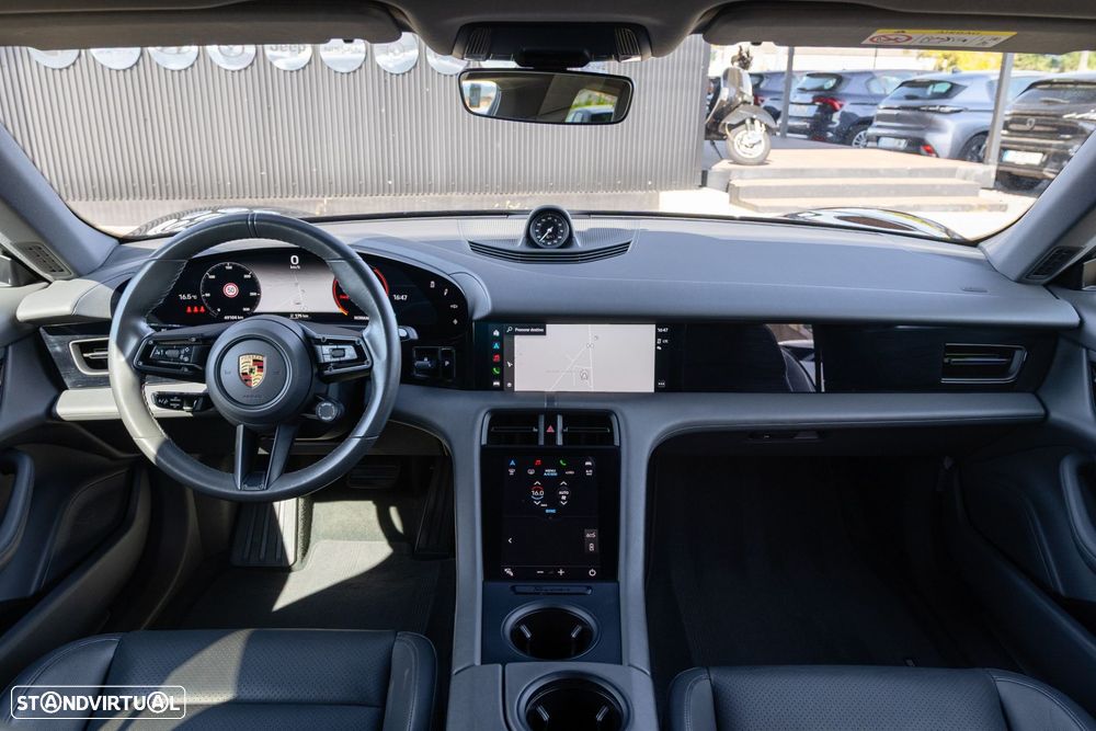 Porsche Taycan 4S - 31