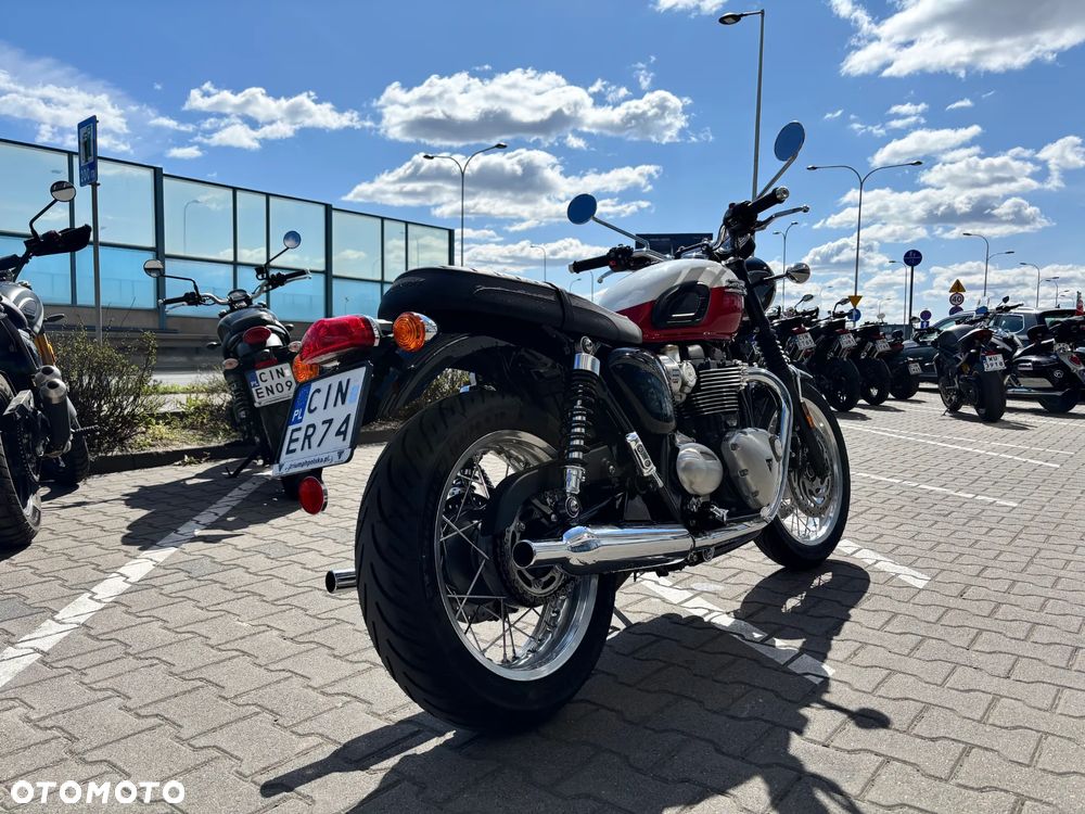 Triumph Bonneville - 19