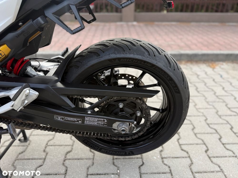 BMW F - 25