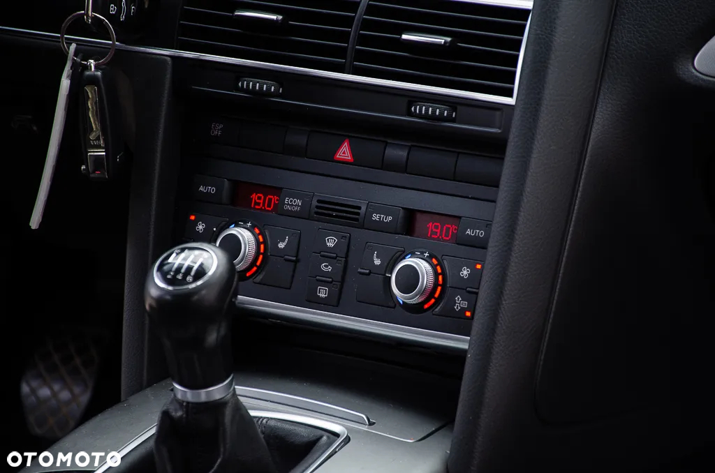 Audi A6 Avant 2.4 - 25