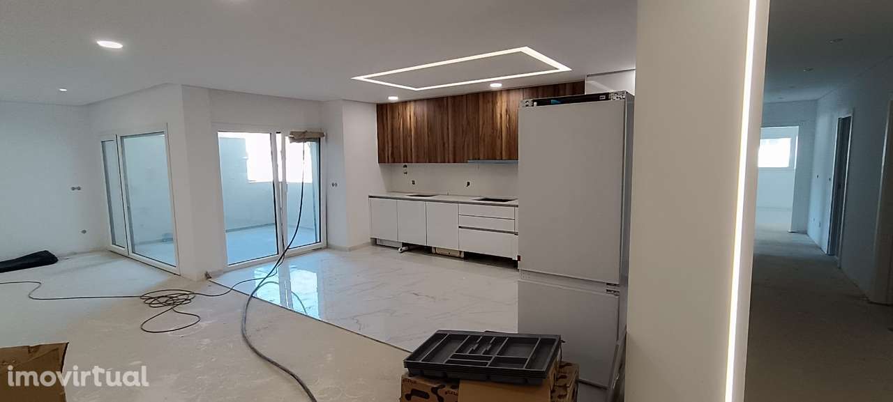 Apartamento T3 – 1.º Andar com Vista Piscina | Condomínio Privado - Grande imagem: 3/25