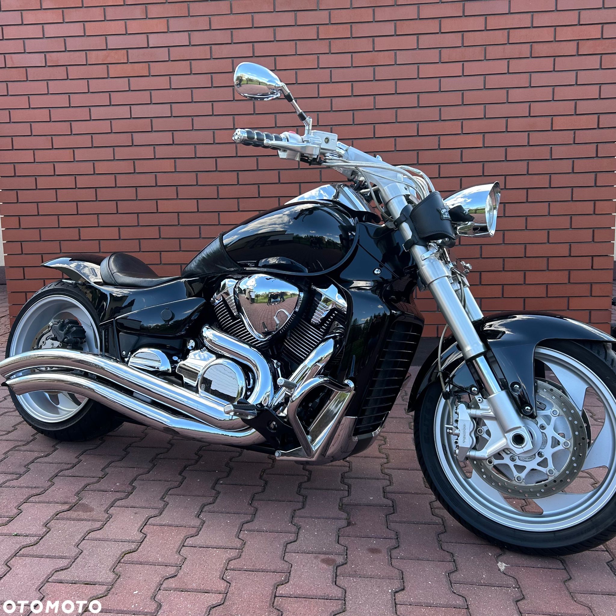 Suzuki Intruder - 1