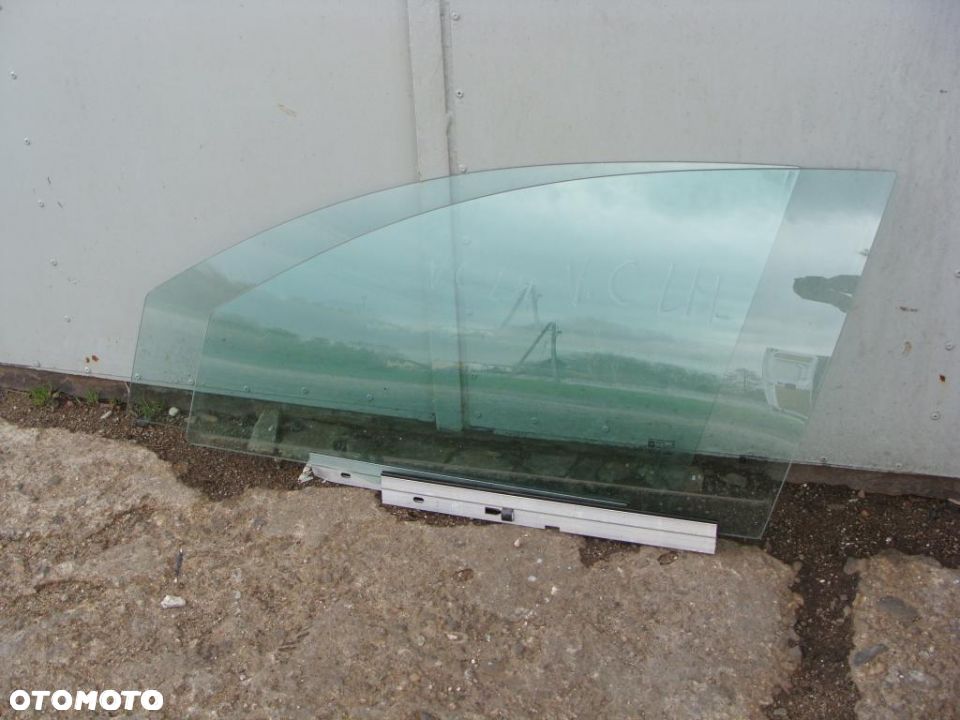 Szyba  drzwi przód lewa Opel Vectra C - 1