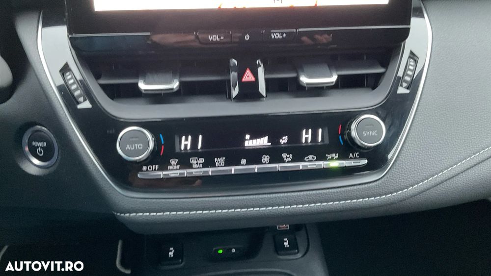 Toyota Corolla TS 1.8 HSD Dynamic - 30