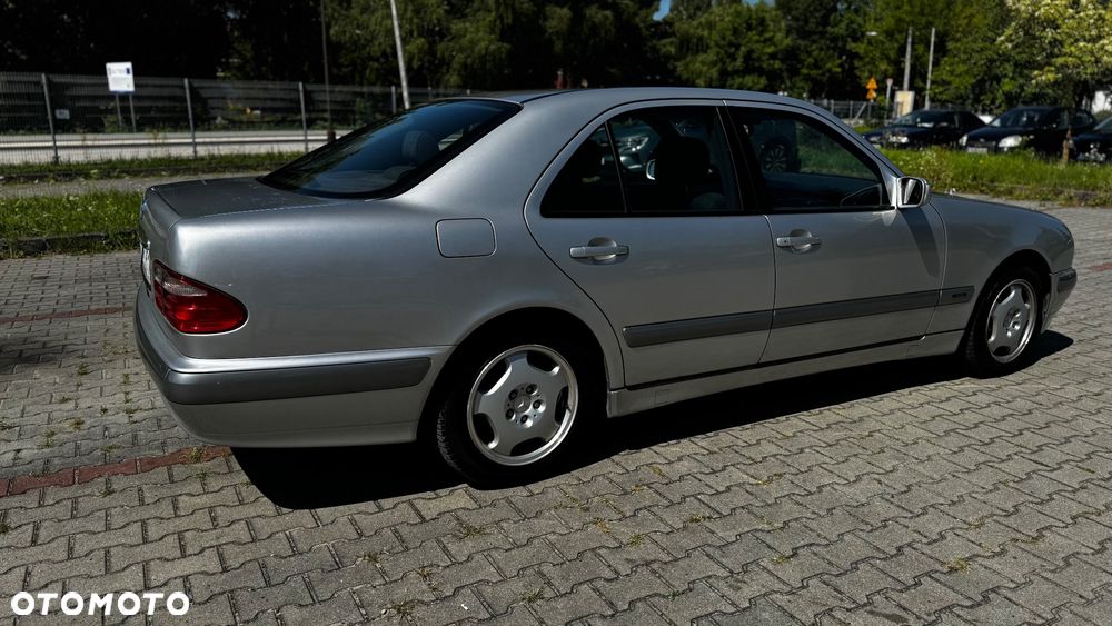 Mercedes-Benz Klasa E 200 Kompressor Classic - 8