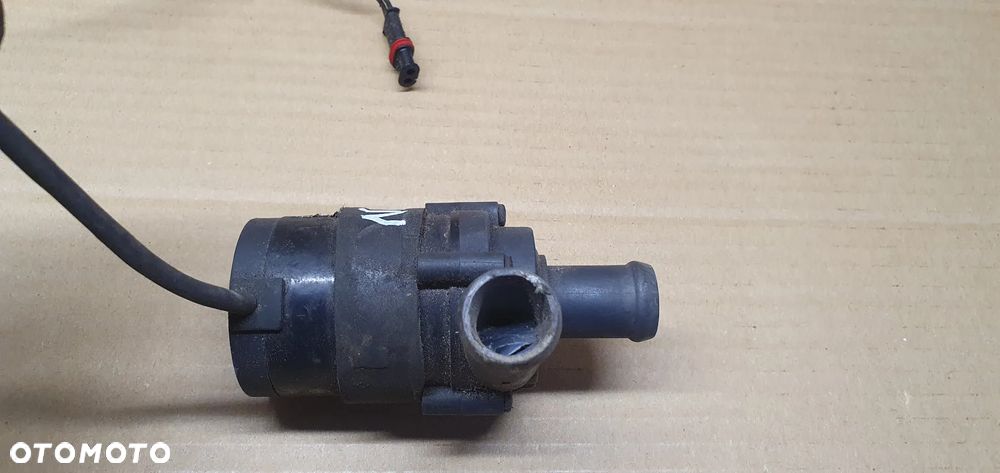 Dodatkowa pompka obiegu wody VW Phaeton - 3