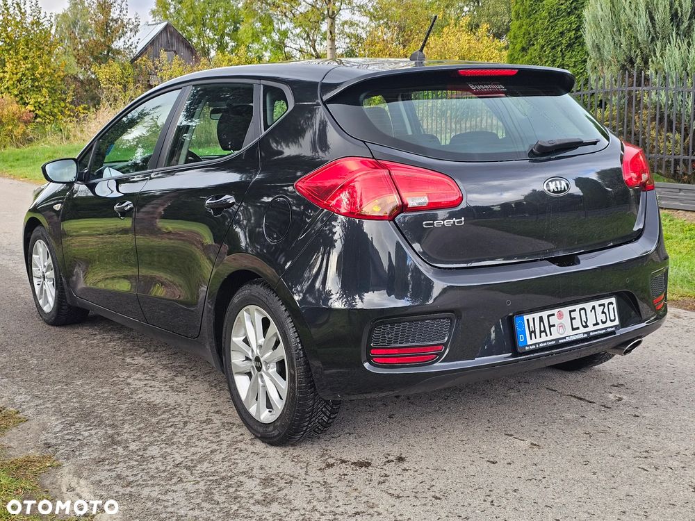 Kia Ceed 1.4 CVVT UEFA EURO 2016 - 32