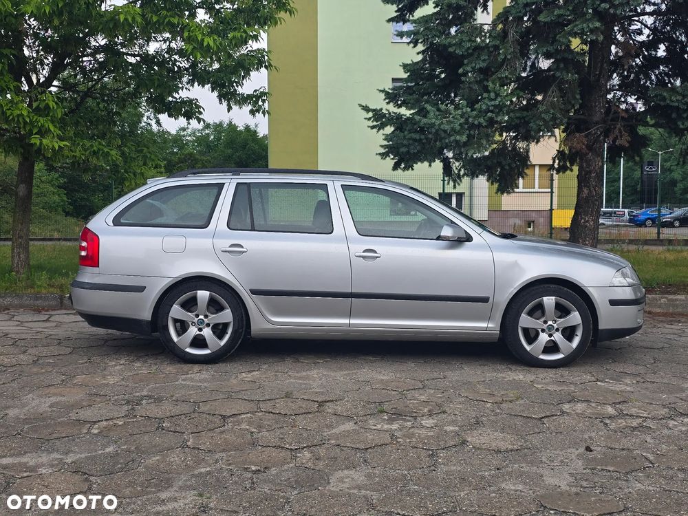 Skoda Octavia 2.0 FSI Elegance Tiptr - 2