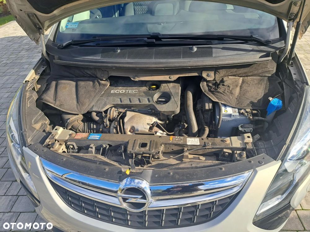 Opel Zafira - 10
