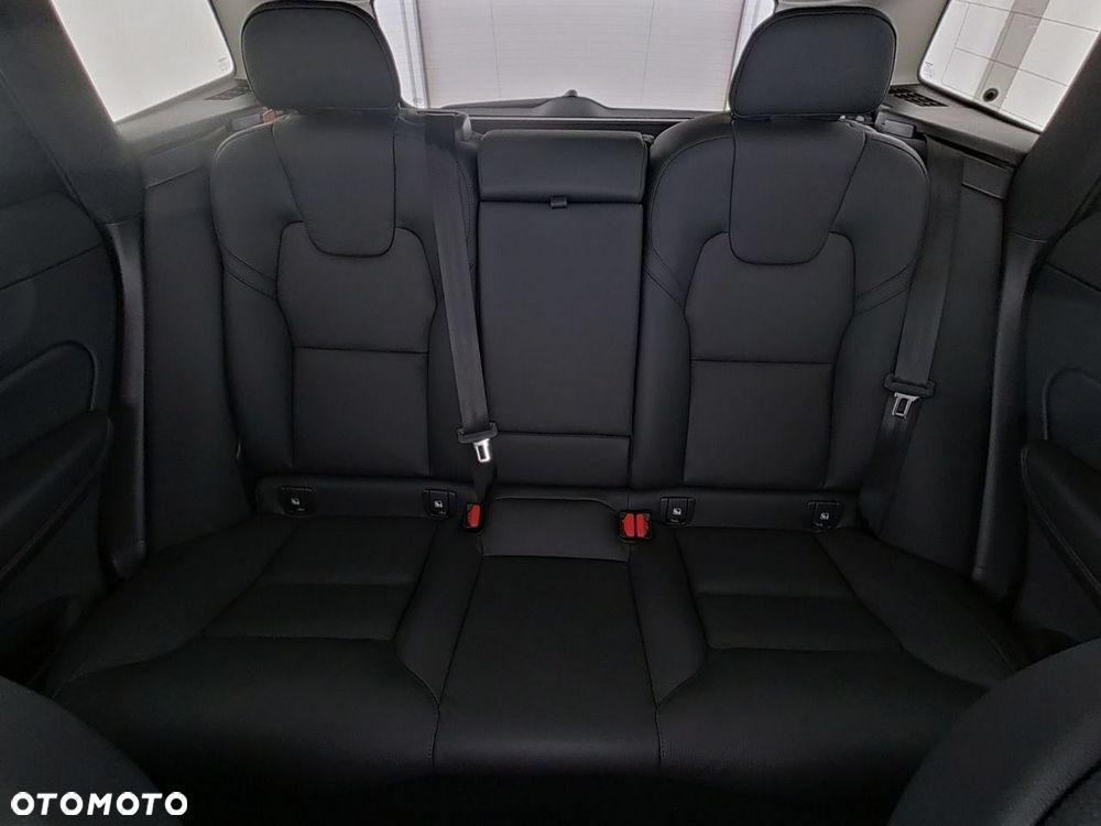Volvo XC 60 B5 B AWD Ultra Dark - 13