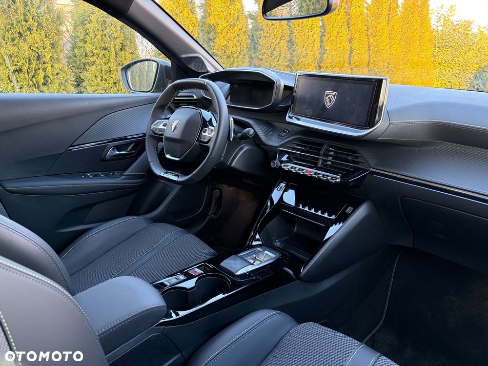 Peugeot 208 1.2 mHEV GT - 11