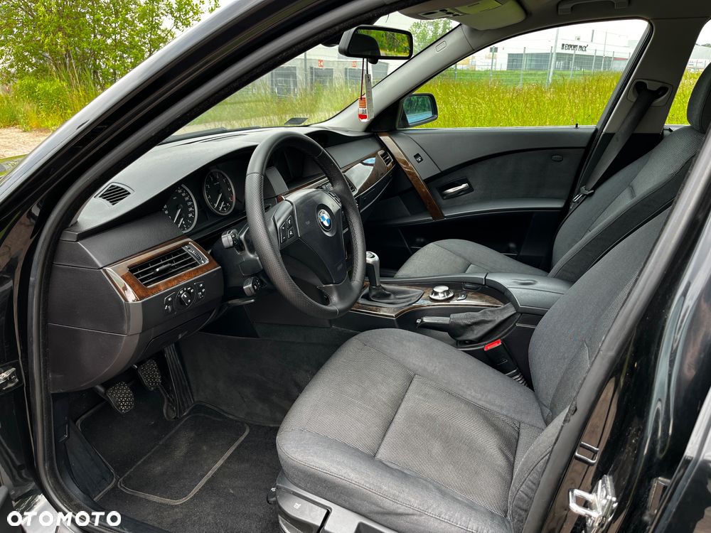 BMW Seria 5 523i - 16