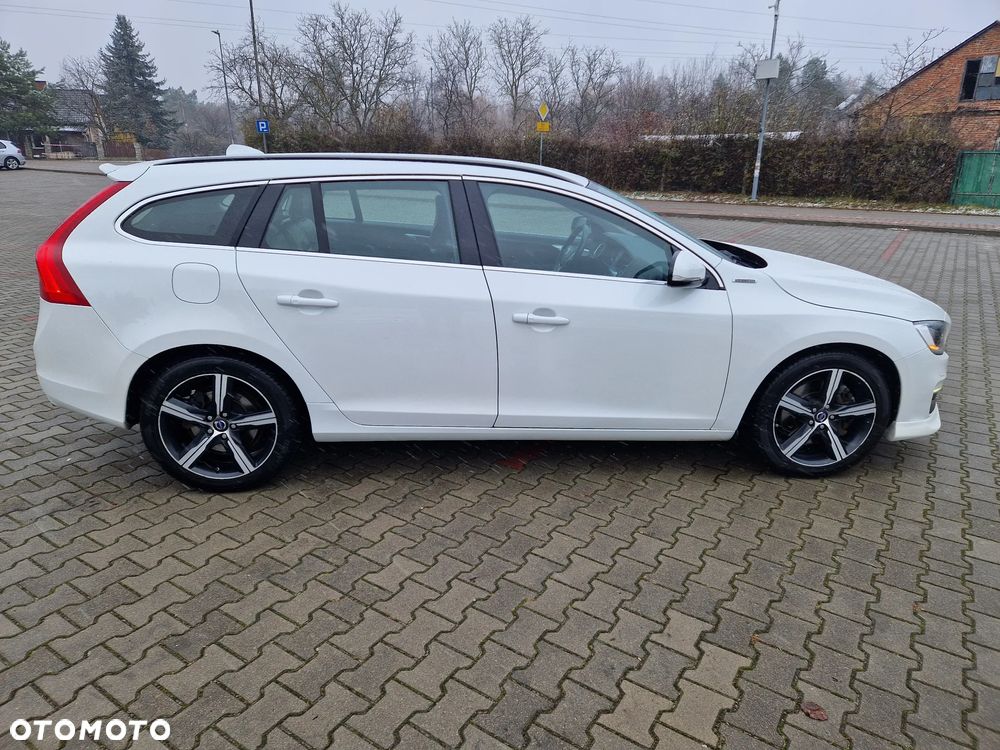 Volvo V60 D6 AWD Plug-in Hybrid Summum - 10