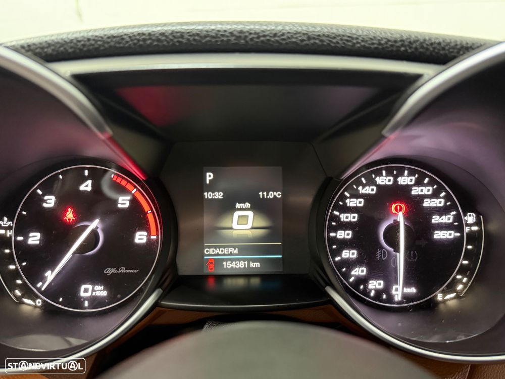 Alfa Romeo Giulia 2.2 D AT8 - 21