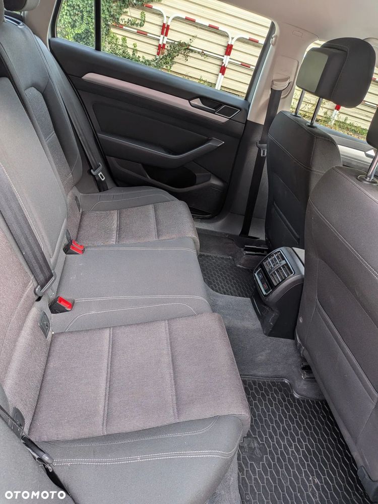 Volkswagen Passat - 8