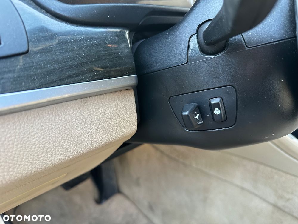 BMW Seria 5 528i xDrive Sport-Aut Luxury Line - 14