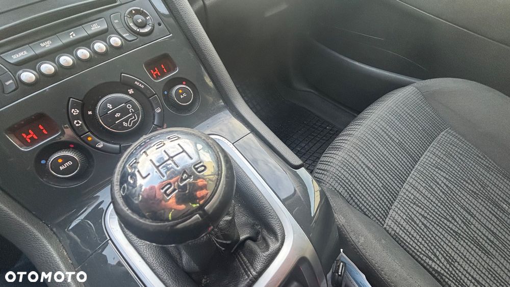 Peugeot 5008 1.6 THP Family 7os - 19