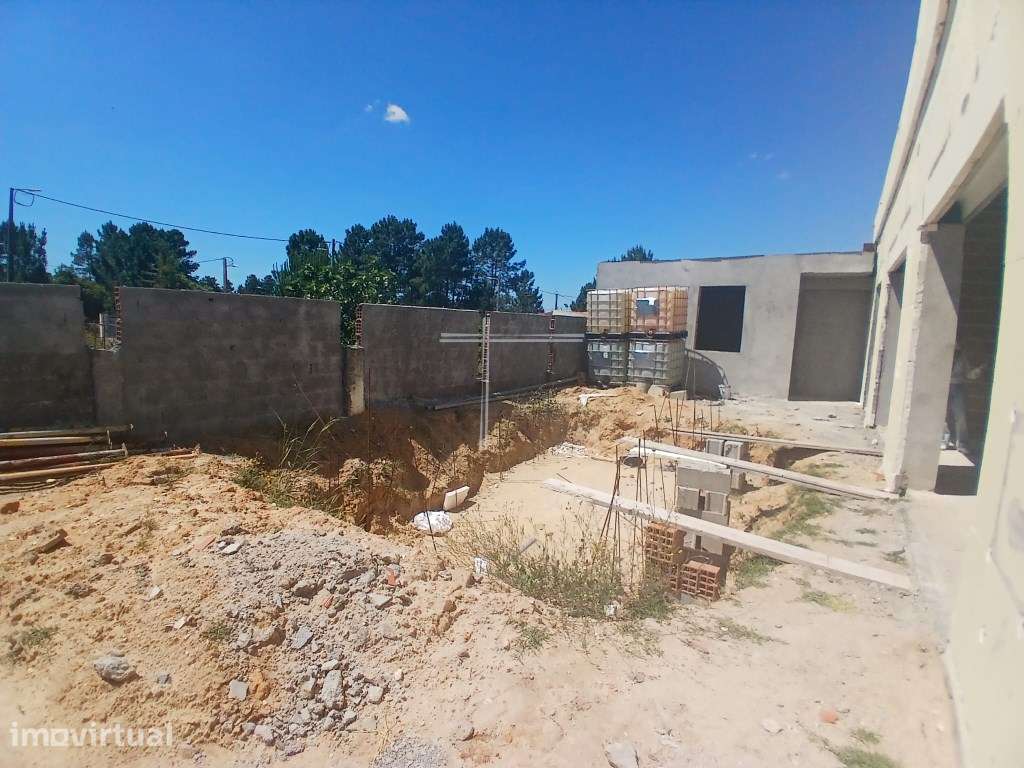 Moradia isolada T4 térrea, arquitetura contemporânea com garagem e ... - Grande imagem: 3/23