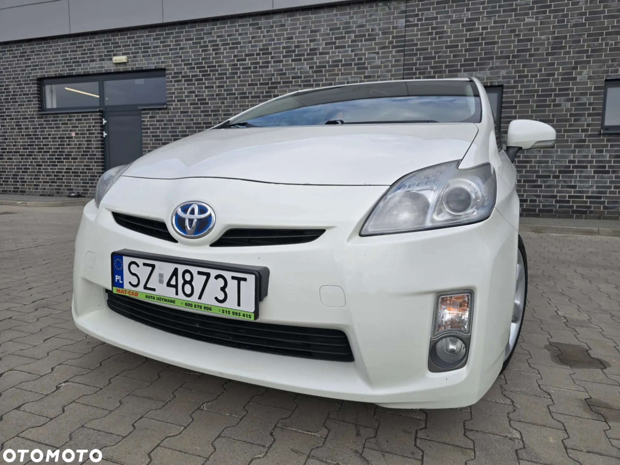 Toyota Prius (Hybrid) Executive - 4