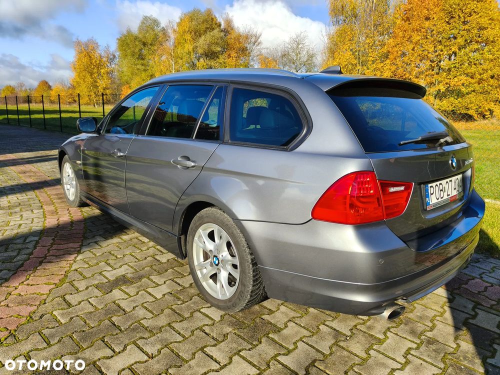 BMW 3 Series 2011 photo 4