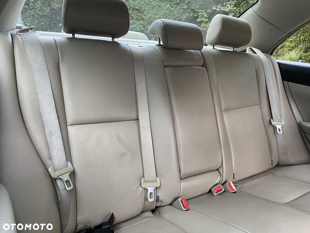 Toyota Avensis 2.0 D-4D Premium - 22