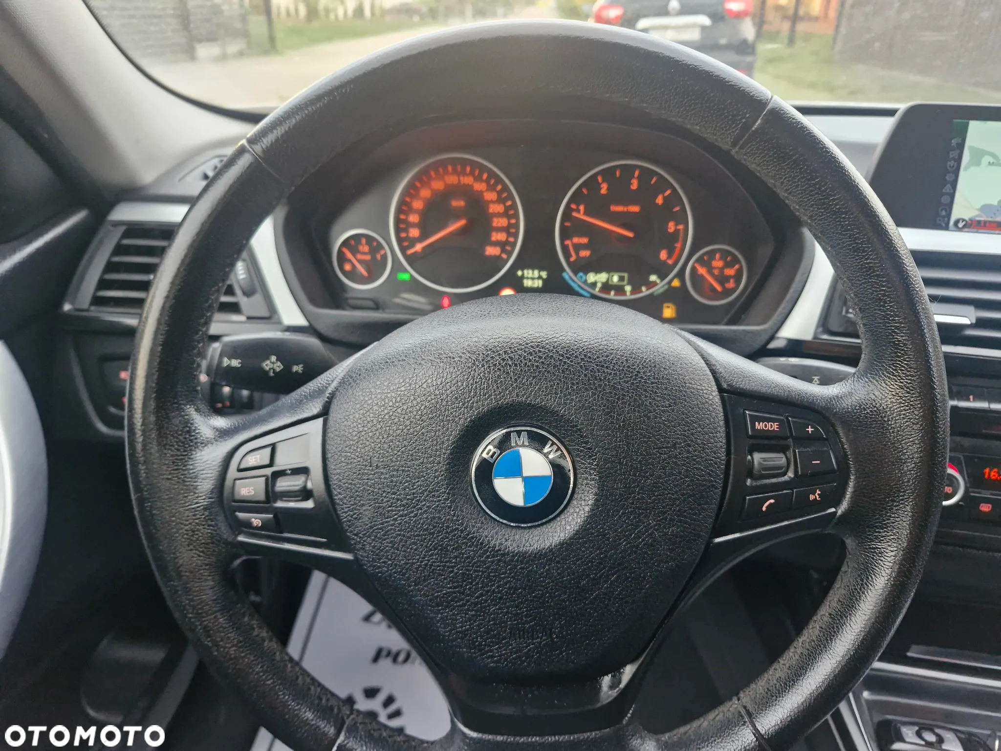BMW Seria 3 318d DPF Touring Edition Sport - 27