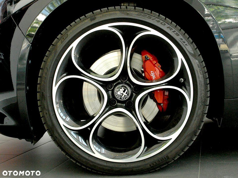 Alfa Romeo Giulia - 9