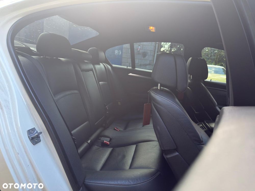 BMW Seria 5 535i Sport-Aut - 14