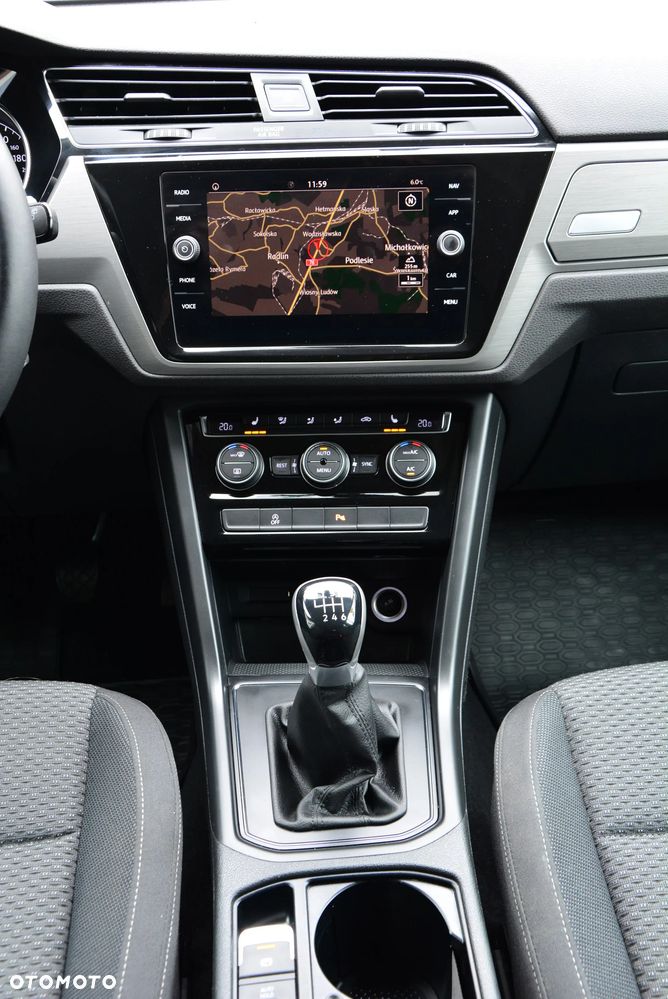 Volkswagen Touran - 32