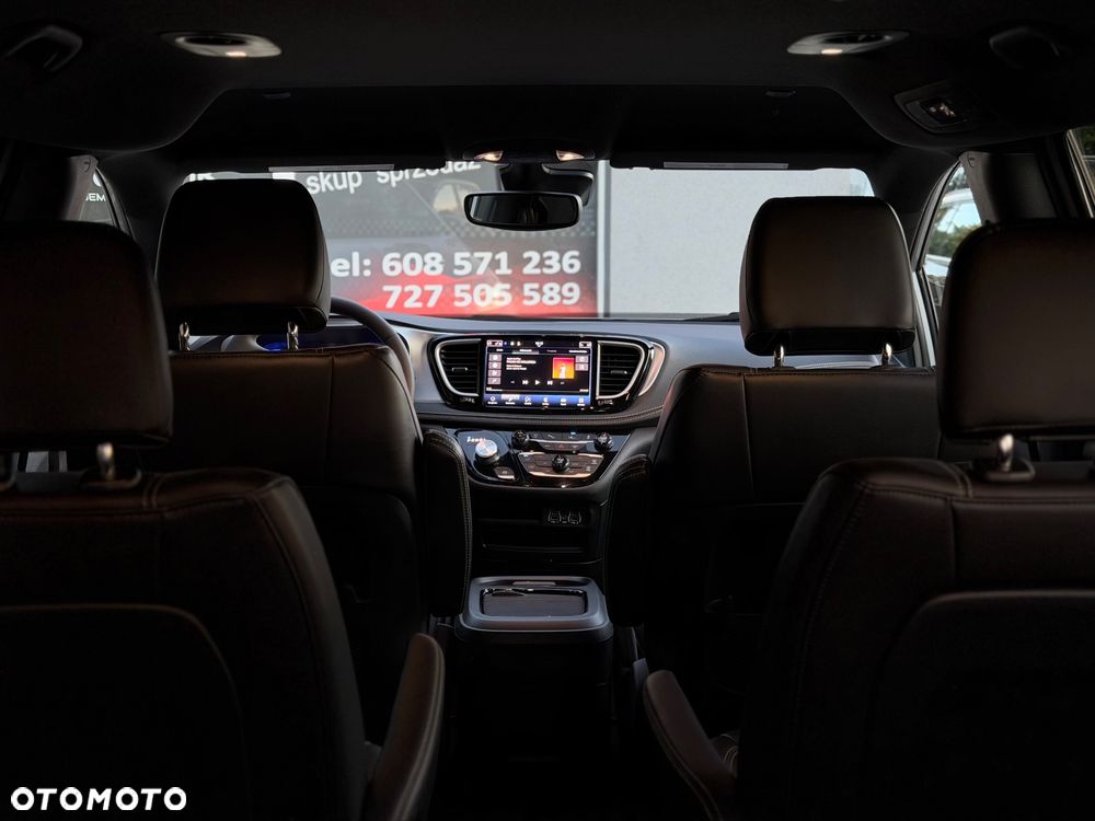 Chrysler Pacifica - 36