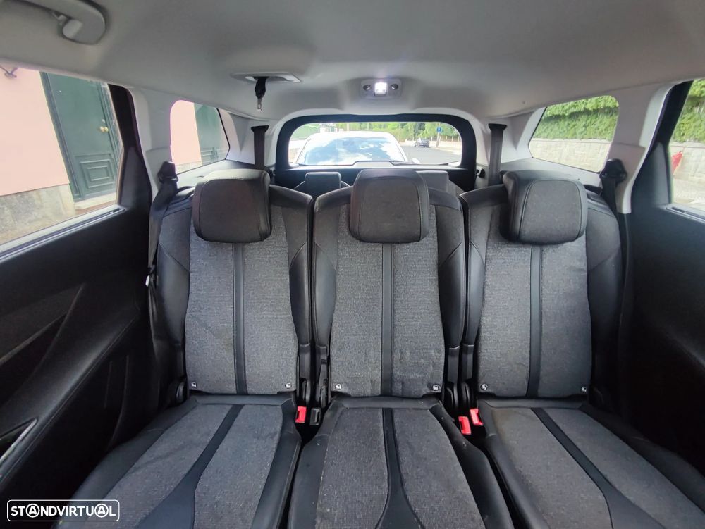 Peugeot 5008 1.5 BlueHDi Allure Pack EAT8 - 26