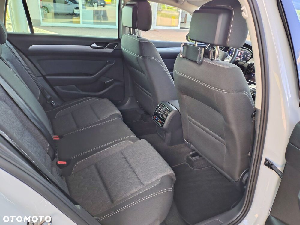 Volkswagen Passat - 20