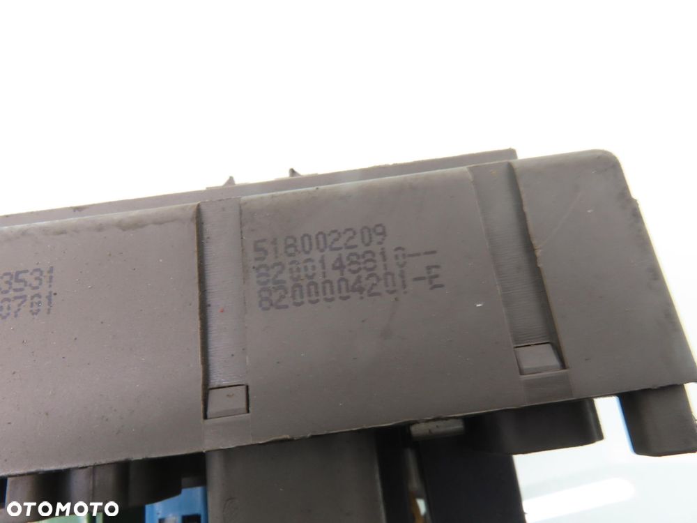 SKRZYNKA BEZPIECZNIKÓW RENAULT LAGUNA II 8200004201E - 2